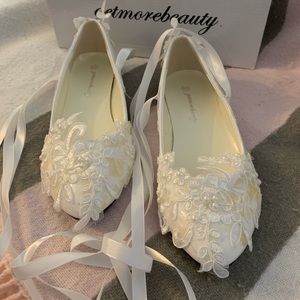 Flat wedding shoes